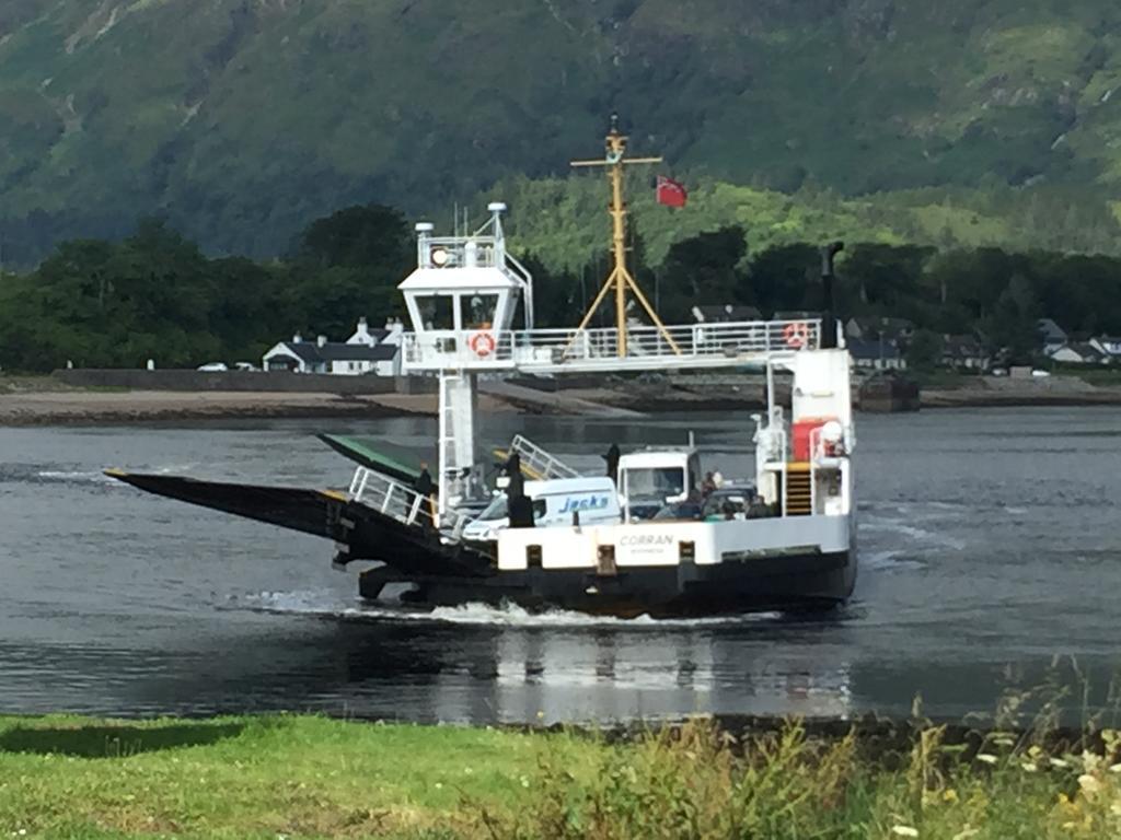 Corran  科兰邦克旅馆酒店 外观 照片 The ferry crossing the River Clyde