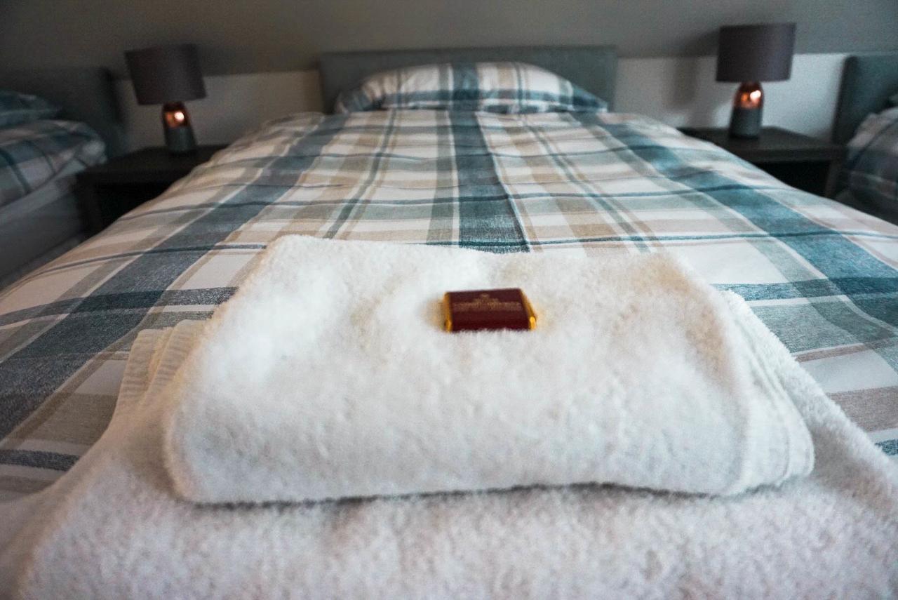 Corran  科兰邦克旅馆酒店 外观 照片 A bed with a fur throw